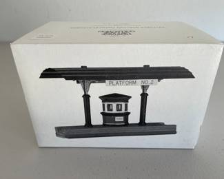 Dept 56 Heritage Village Collection Victoria Station Train Platform RETIRED