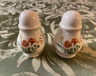 Mikasa Margaux Salt & Pepper Shakers
