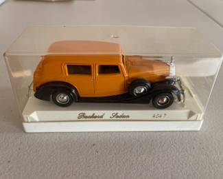 Vintage Solido 1937 Packard Sedan 4047 1:43 Scale Diecast