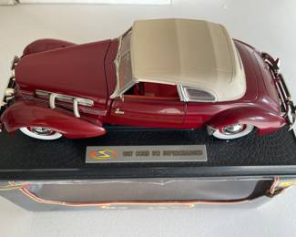 Signature Models 1937 Cord 812 Supercharged 1:18 Scale Diecast
