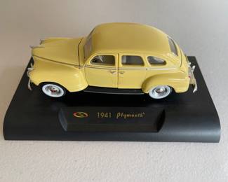 Signature Models 1941 Plymouth 1:32 Scale Diecast