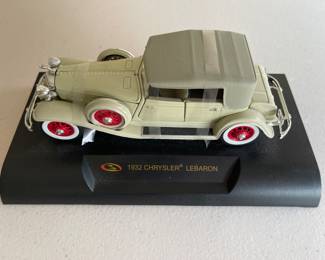 Signature Models 1932 Chrysler Lebaron 1:32 Scale Diecast