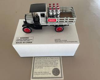 Vintage National Motor Museum 1923 Chevy 1 Ton w/ Propane Bottles 1:32?Scale Diecast