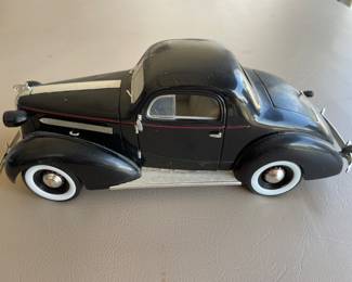 Vintage Signature Models 1936 Pontiac Deluxe Coupe 1:18 Scale Diecast