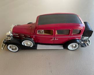 Vintage Signature Models 1933 Cadillac Fleetwood 355C Series 1:32 Scale Diecast