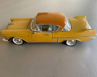 Vintage Signature Models 1957 Cadillac de Villa Series 62 1:32 Scale Diecast