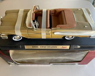 Vintage Road Signature 1958 Edsel Citation Convertible 1:18 Scale Diecast