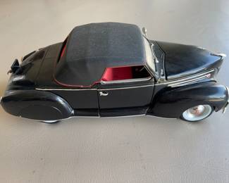 Vintage Signature Models 1939 Lincoln Zephyr Convertible 1:18 Scale Diecast