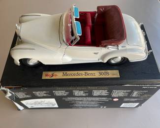 Vintage Maisto 1955 Mercedes Benz 300S 1:18 Scale Diecast