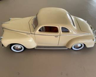 Vintage Road Signature 1941 Plymouth Special Deluxe 1:18 Scale Diecast