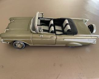 Vintage Road Tough 1957 Chevy Belair Convertible 1:18 Scale Diecast