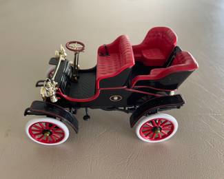 Vintage Signature 1903 Cadillac Runabout 1:32 Scale Diecast
