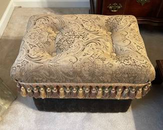 Tufted Upholstered Ottoman