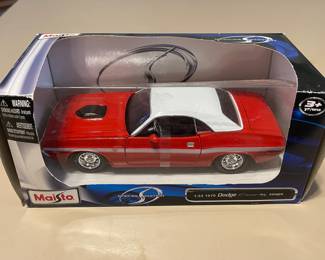 Maisto 1970 Dodge Challenger R/T Coupe 1:24 Scale Diecast