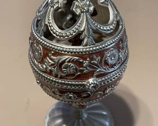 Vintage Jane Seymour Egg Music Box