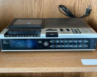Vintage GE FM/AM Clock Radio Cassette Recorder