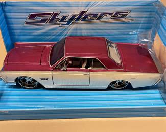 Vintage Maisto Pro Rodz Stylers 1966 Lincoln Continental 1:26 Scale Diecast