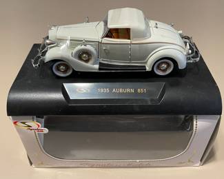 Vintage Signature Limited 1935 Auburn 851 1:32 Scale Diecast