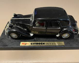Vintage Maisto 1952 Citroën 15CV 6 Cyl 1:18 Scale Diecast