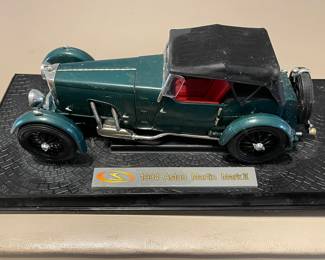 Vintage Signature 1934 Aston Martin Mark II 1:18 Scale Diecast