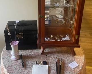 small jewelry cabinet, hairpins, fountain pens, etc