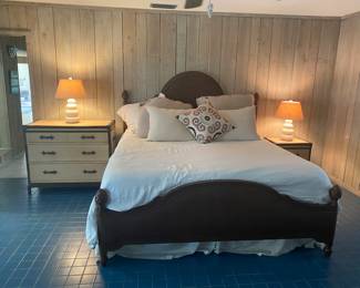 Lexington-Islands Tropic king size bed headboard, footboard and frame.&nbsp;
King Size Beautyrest Recharge Edmore Plush mattress and box spring.&nbsp;
Lexington night stand&nbsp;and&nbsp;dresser