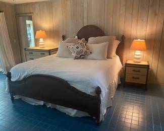Lexington-Islands Tropic king size bed headboard, footboard and frame.&nbsp;
King Size Beautyrest Recharge Edmore Plush matress and box spring.&nbsp;
Lexington night stand&nbsp;and&nbsp;dresser
