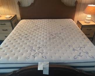 Lexington-Islands Tropic king size bed headboard, footboard and frame.&nbsp;
King Size Beautyrest Recharge Edmore Plush mattress and box spring.&nbsp;
Lexington night stand&nbsp;and&nbsp;dresser
