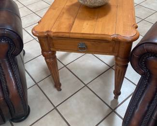 Ethan Allan Side Table 24 x 26 x 22