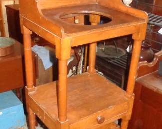 Petite cutout wash stand