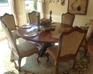 Havertys Round Extendable Dining Table With 6 Chairs