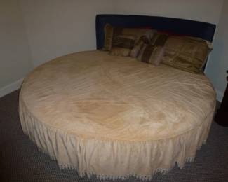 Vintage Round Bed