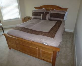 Queen Pine Bed