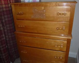 Virginia House Maple 5 Drawer Chest With Carved Wagon