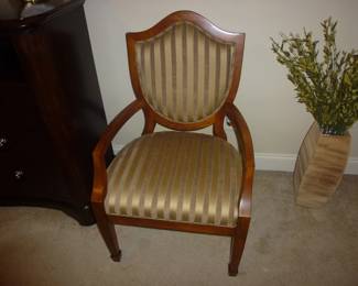 MAHOGANY SIDE ARM CHAIR