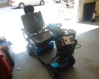 PRIDE ELECTRIC GO GO SPORT 4 WHEEL SCOOTERLESS THAN 6 MONTHS OLD