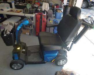 PRIDE ELECTRIC GO GO SPORT 4 WHEEL SCOOTERLESS THAN 6 MONTHS OLD
