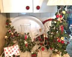 Vintage Italian Toleware.  