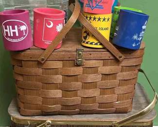 2 Picnic Baskets 2 Drink Dispensers