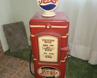 Table top sized Pepsi machine