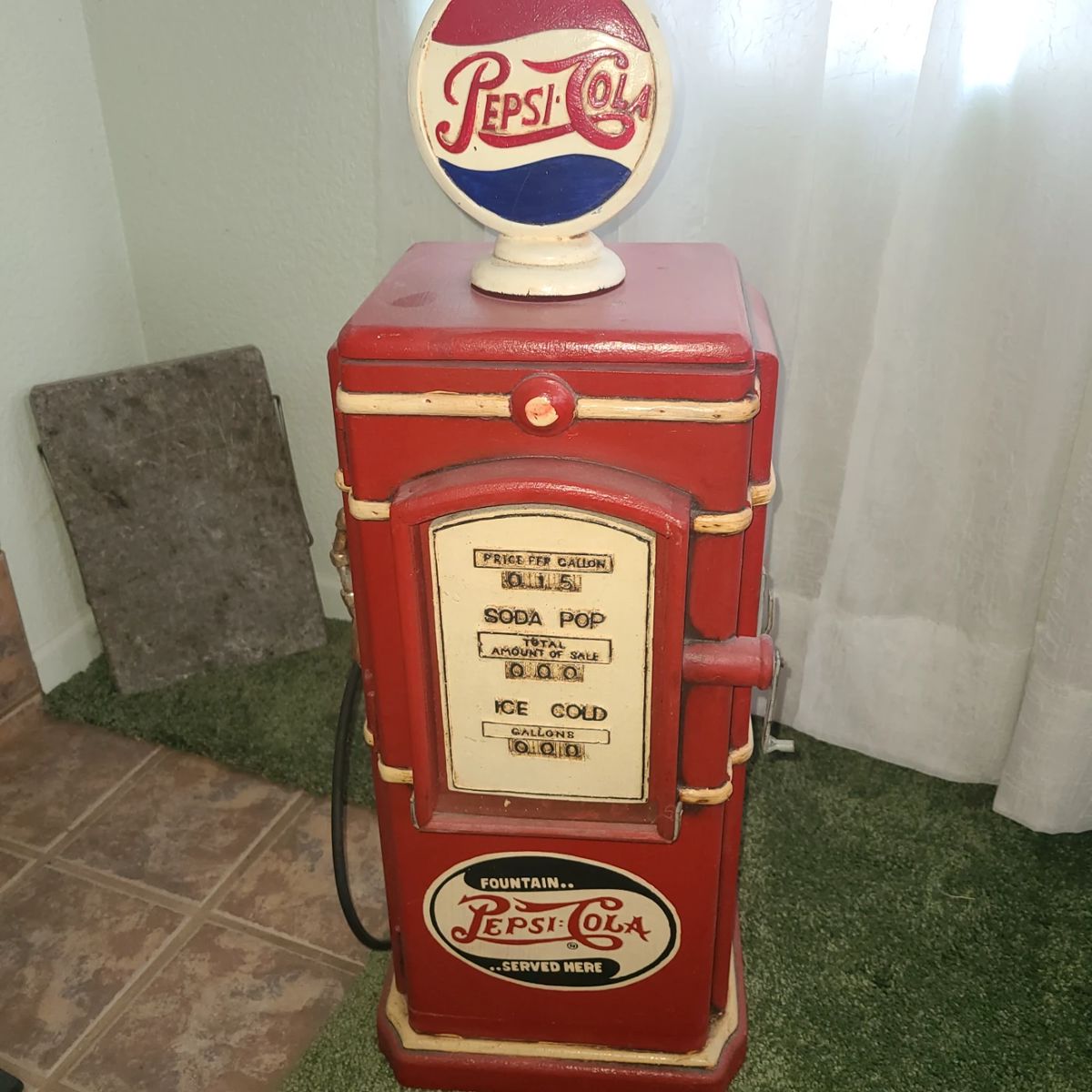 Table top sized Pepsi machine