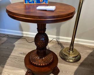 Traditional Ethan Allen Pineapple Pedestal Base Sophia Accent Table