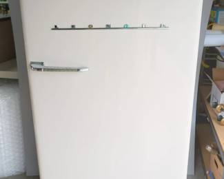 Vintage Leonard Refrigerator Model LVS-100-R, With Frozen Food Compartment And Crispers, 59" H x 28" W x 26" D