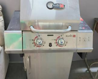 Char-Broil Tru Infrared Gas Grill, With Propane Tank, 1 Side Shelf Needs Repair, Local Pickup Only