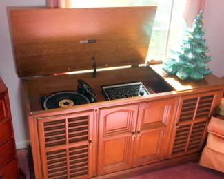 Zenith Stereo Console