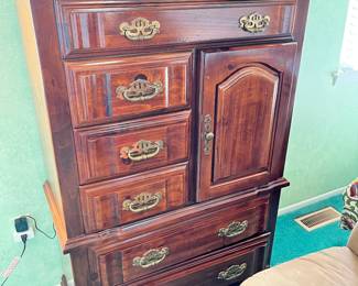 Eligible for presale - Dresser