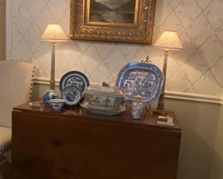 1800's Formal Dropleaf with drawer.