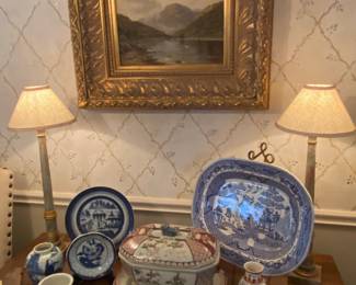 Decorative export pieces.