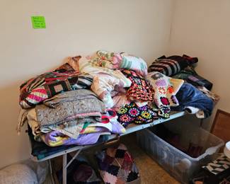 Vintage fabrics, Quilts, afgans