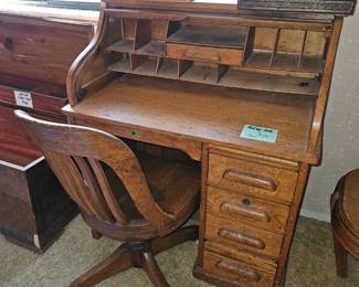 $75 Rolltop desk w/chair